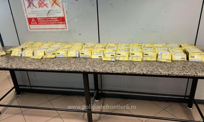 İstanbul’dan gelen 6 Romanyalı kaçak tütün ve sigarayla yakalandı - 2