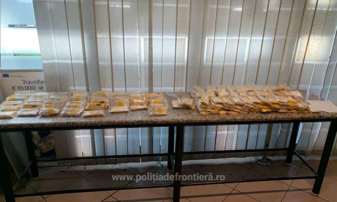 İstanbul’dan gelen 6 Romanyalı kaçak tütün ve sigarayla yakalandı - 3