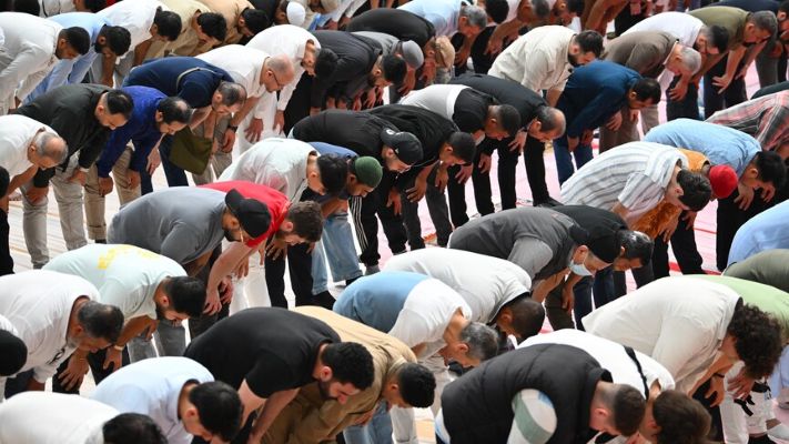 Avrupa genelindeki Müslümanlar Kurban Bayramı'nı dualarla kutluyor