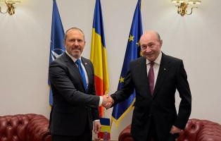 Büyükelçi Altan Basescu’yu ziyaret etti