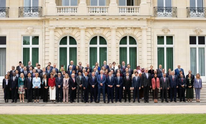 Romanya OECD üyeliği için 100 reformu Paris'te anlattı