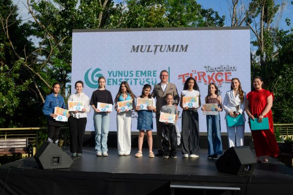 Yunus Emre Enstitüsü ile Türkçeyle Birleşen Gönüller, Dostluklarını Tuvale Yansıttı - 1