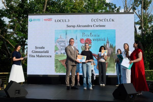 Yunus Emre Enstitüsü ile Türkçeyle Birleşen Gönüller, Dostluklarını Tuvale Yansıttı - 9