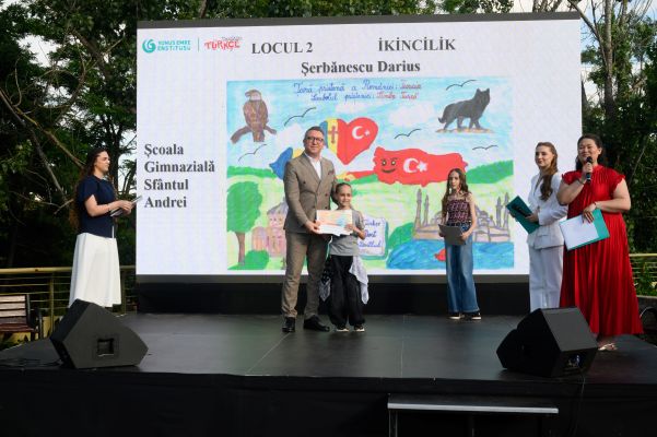 Yunus Emre Enstitüsü ile Türkçeyle Birleşen Gönüller, Dostluklarını Tuvale Yansıttı - 6