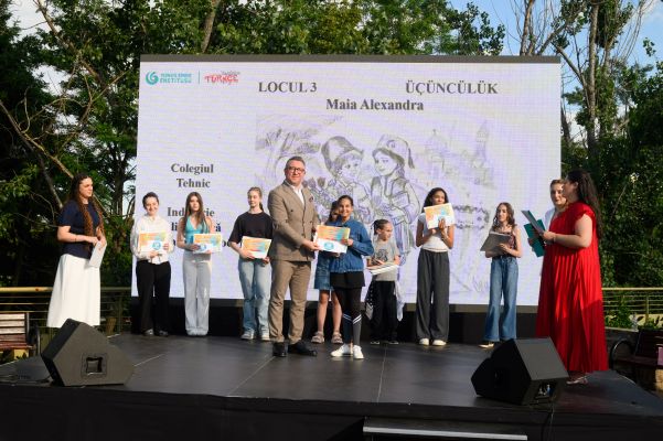 Yunus Emre Enstitüsü ile Türkçeyle Birleşen Gönüller, Dostluklarını Tuvale Yansıttı - 10