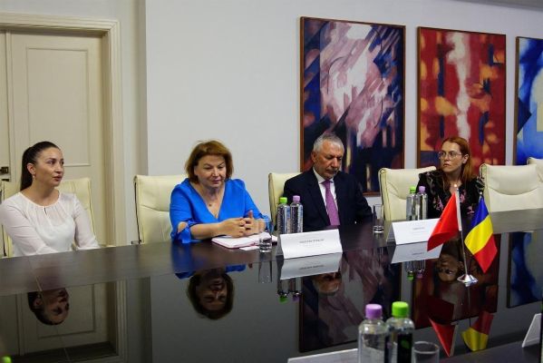 Süsli: Arnavutluk-Romanya iş birliği Köstence'de güçleniyor - 1