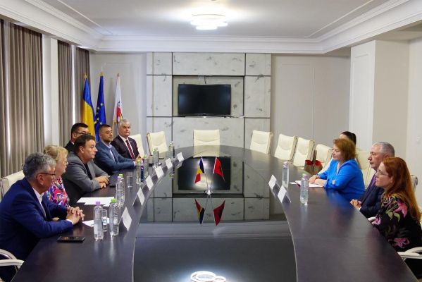 Süsli: Arnavutluk-Romanya iş birliği Köstence'de güçleniyor - 2