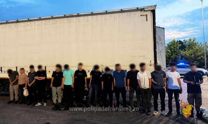 Türk tır şoförü Romanya’da 15 kaçak göçmenle yakalandı