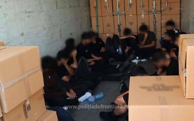 Türk vatandaşı şoförün TIR’ından 18 kaçak çıktı - 2