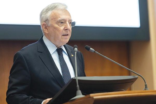 Isărescu’dan iktidara kavga uyarısı