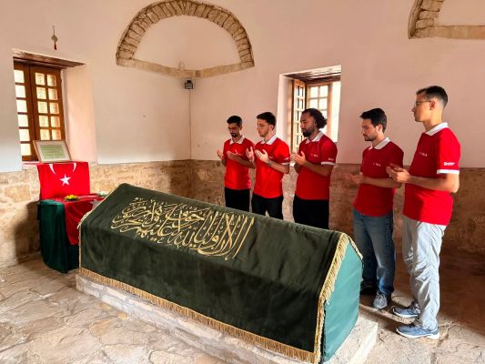 TİKA gönüllülerinden Babadağ’daki Türk türbelerine bakım - 4