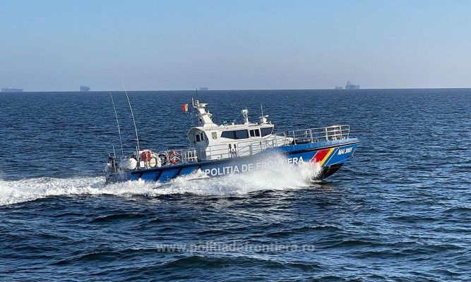 Karadeniz’de yanan kargo gemisi battı: 12 mürettebat kurtarıldı