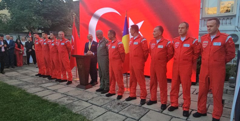 Türk Yıldızları Bükreş’teki Zafer Bayramı resepsiyonuna katıldı - 2