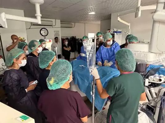 Romanyalı doktorlar kanser tedavisindeki yeni yöntemleri Türkiye’de öğrendi - 3
