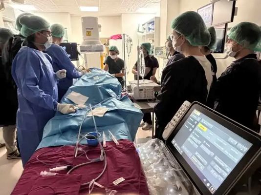 Romanyalı doktorlar kanser tedavisindeki yeni yöntemleri Türkiye’de öğrendi - 2