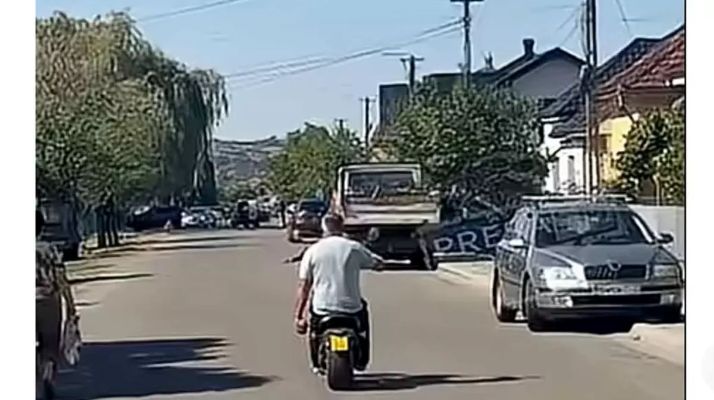 Belediye başkan yardımcısı dolu top mermisini scooterla taşıdı