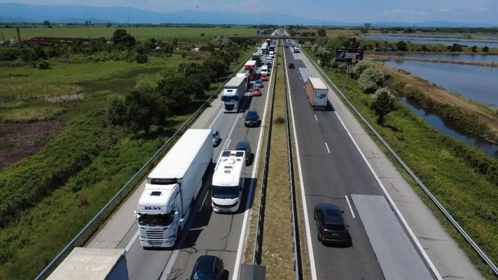 Bulgaristan’da 12 ton üzerindeki araçlara geçici trafik yasağı