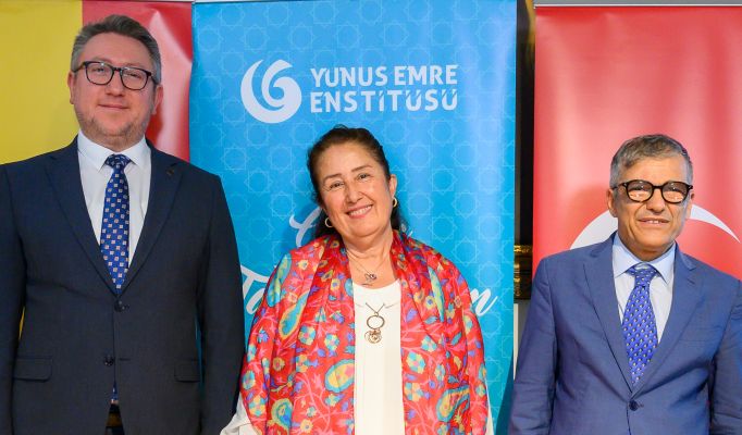 Şairler Sultanı Bâkî’nin dizeleri Bükreş’te yankılandı
