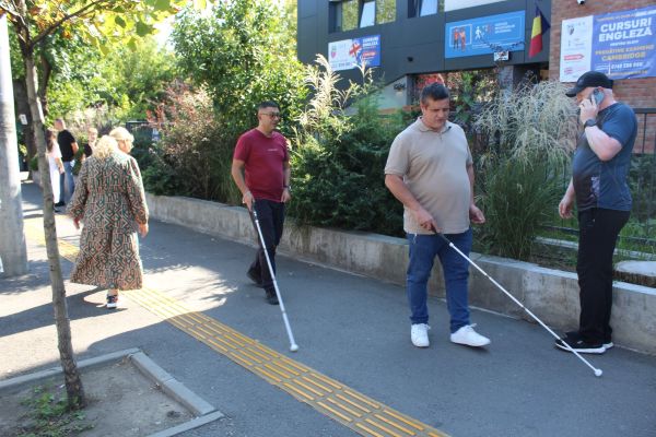 TİKA’dan Romanya’daki görme engellilere akıllı baston desteği - 6
