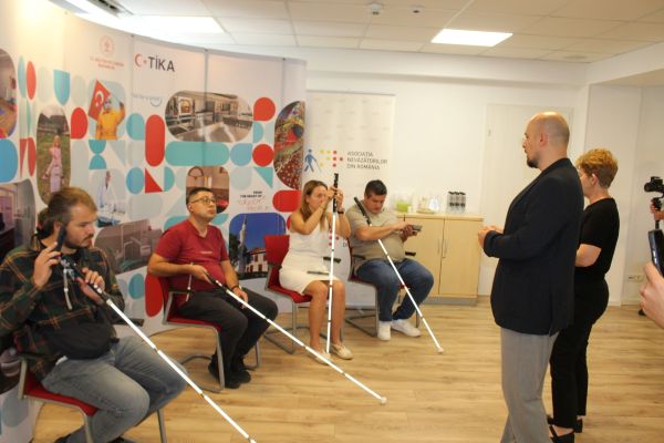 TİKA’dan Romanya’daki görme engellilere akıllı baston desteği - 10