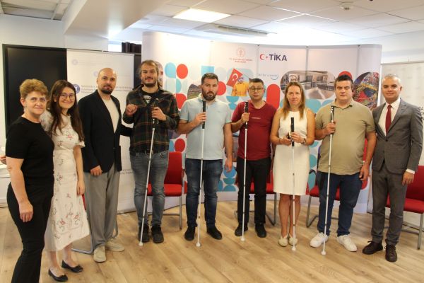 TİKA’dan Romanya’daki görme engellilere akıllı baston desteği - 12