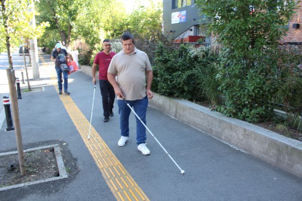 TİKA’dan Romanya’daki görme engellilere akıllı baston desteği - 11