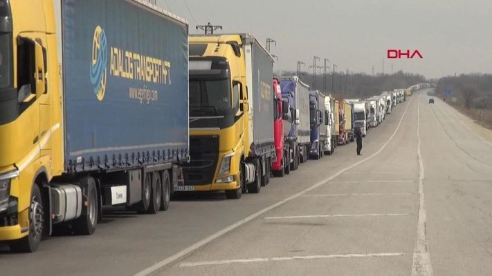 Hamzabeyli’de TIR kuyruğu 35 kilometreye ulaştı