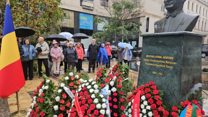 Bükreş’te Cumhuriyet törenine yağmura rağmen büyük ilgi - 3