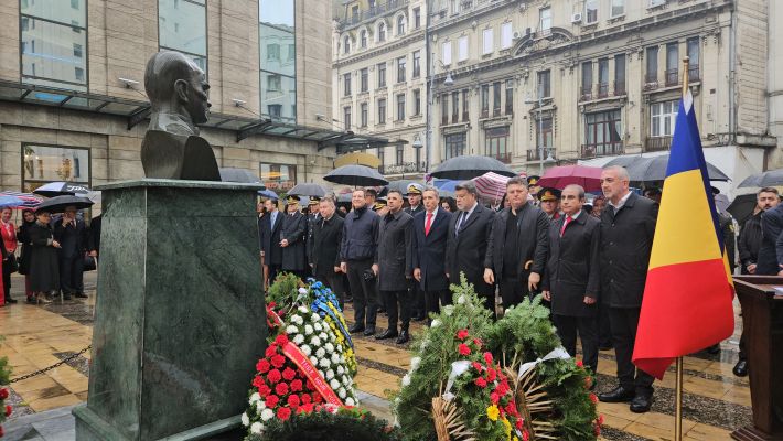 Bükreş’te Cumhuriyet törenine yağmura rağmen büyük ilgi - 15