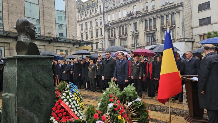 Bükreş’te Cumhuriyet törenine yağmura rağmen büyük ilgi - 17