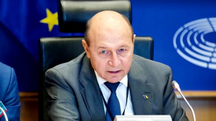 Băsescu’dan borç ve vergi uyarısı