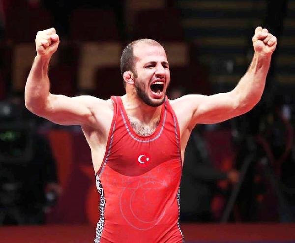Milli güreşçiler Avrupa Şampiyonası'nda finalde