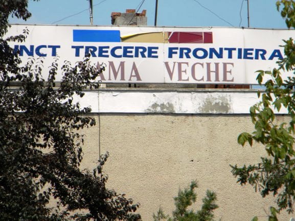 Onbinlerce Romen dışarı akın etti