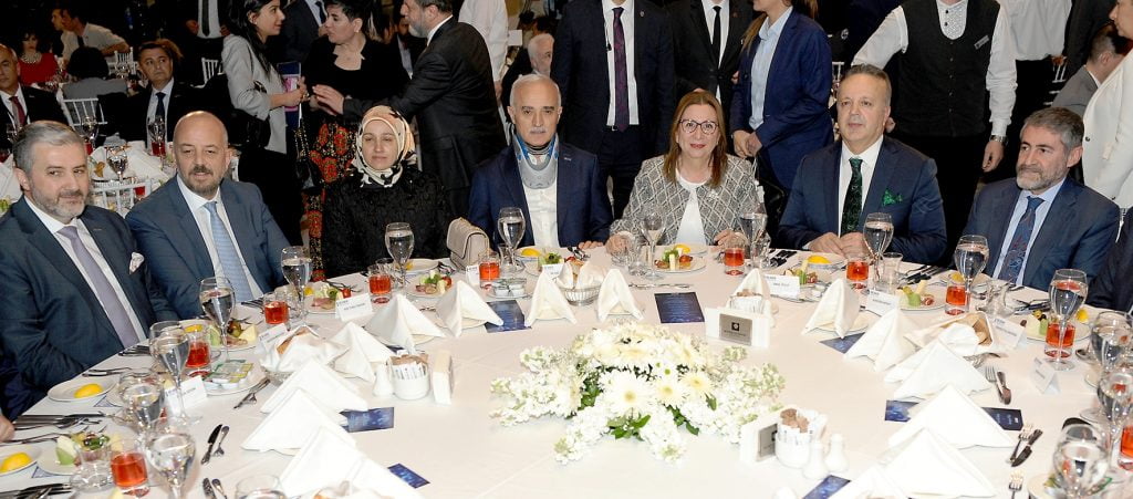 Türk iş dünyası DEİK iftarında buluştu
