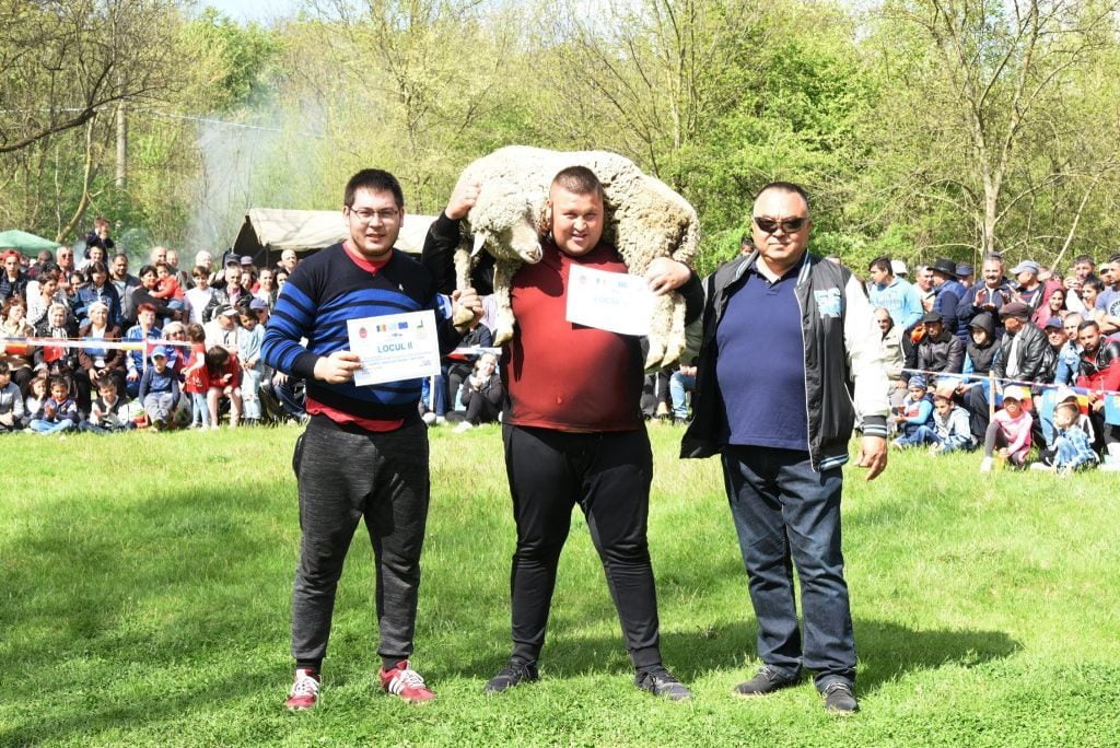 Tatar Türk’ü güreşçiler Hasança’da yarıştı