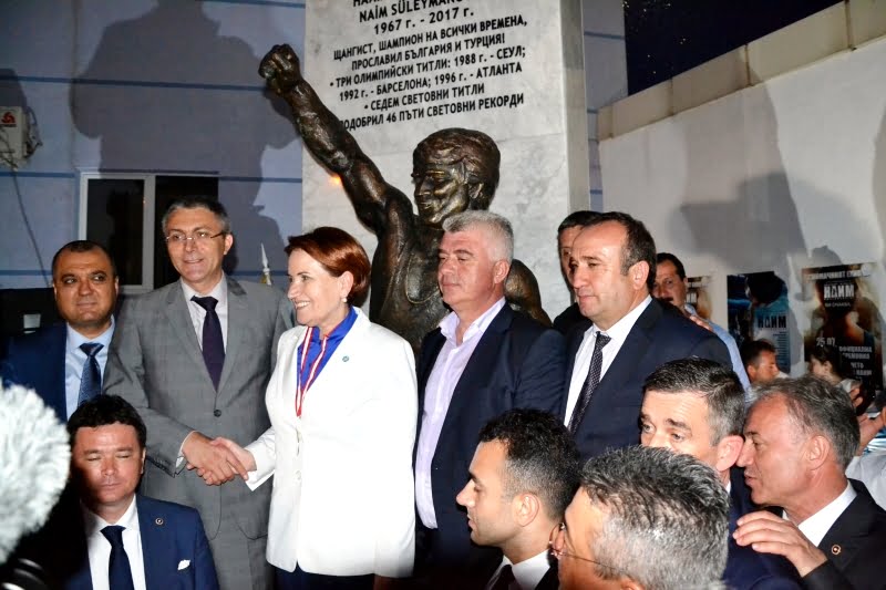 Bulgaristan’da Naim Süleymanoğlu anıtı