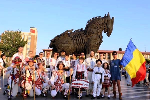 Troya Halk dansları festivali yapıldı