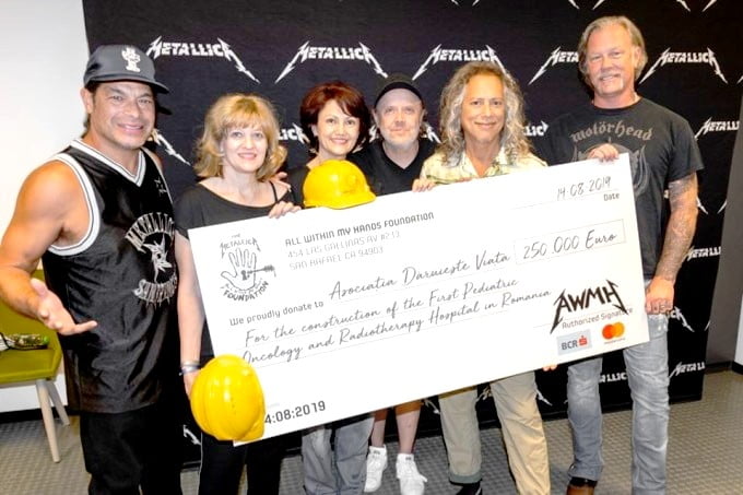 Metallica’dan çocuk hastanesine 250 bin euro