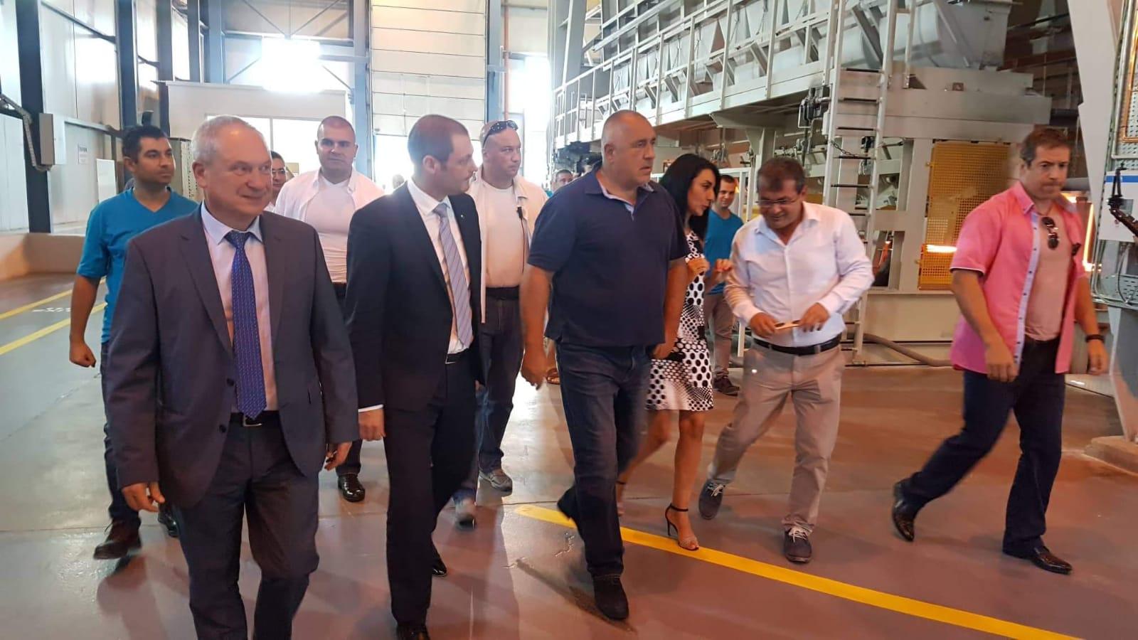 Başbakan nüfus artıran Türk fabrikasını ziyaret etti