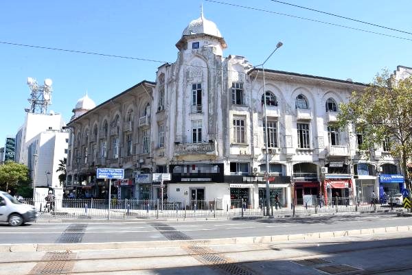Yapı malzemeleri Romanya’dan götürülen tarihi handa yangın