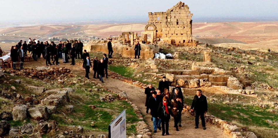 Büyükelçi Şopanda, Diyarbakır'daki Dengbej Evi'ni ziyaret etti